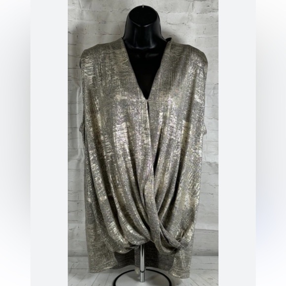 New Anthropologie Akemi + Kin Sabrina Metallic Faux Wrap Silver NYE Tank Top M - Picture 1 of 7